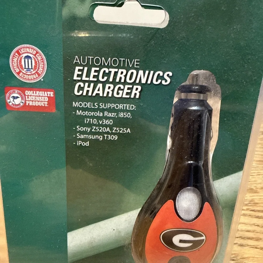 Georgia Bulldogs car adaptor NEW electronics charger Turbo‎ universal NWT